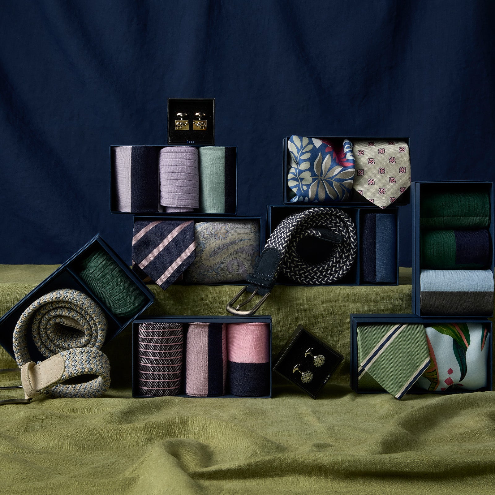 <p>Giftboxes & Accessories</p>